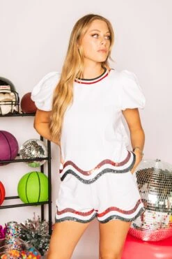 Queen Of Sparkles White, Red/Black Wavy Short